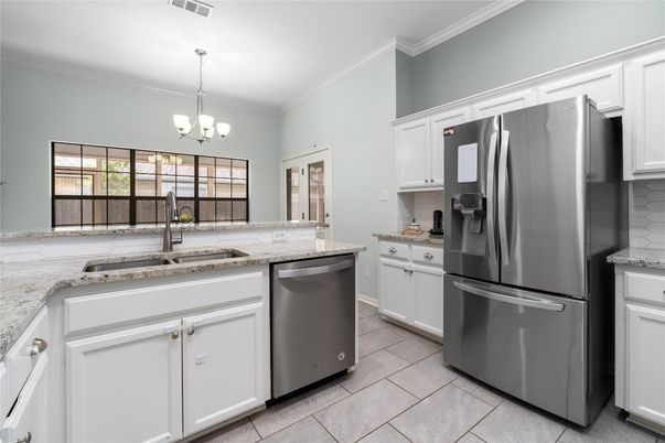 Chandelier, Interior, Kitchen