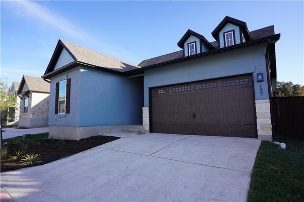 Attached, Exterior, Facade, American Craftsman