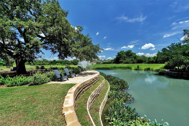 Exterior, Lake