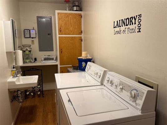 Interior, Washer, Wood Texture Flooring