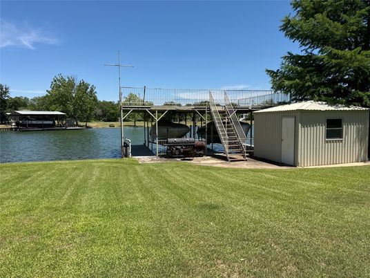 Exterior, Lake