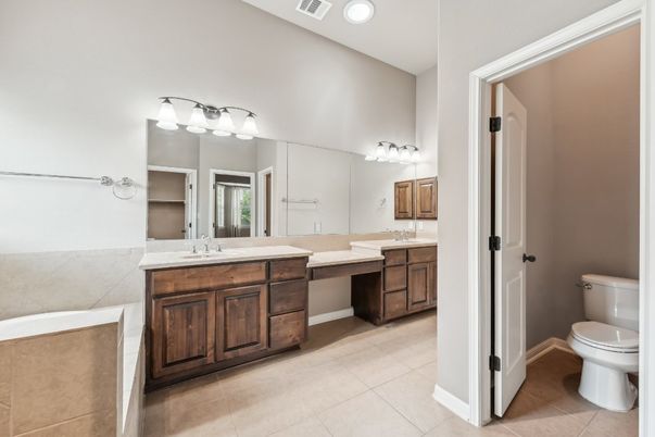 Bathroom, Dual Sink Vanities, Interior, Recessed Lighting