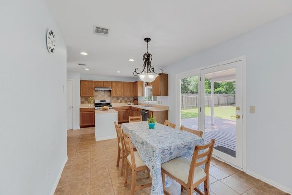 Dining room, Interior, Kitchen, Pendant Lights, Recessed Lighting, Stainless Steel Appliances