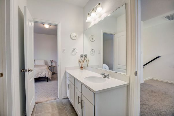 Bathroom, Bedroom, Dual Sink Vanities, Interior