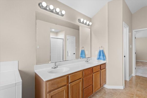 Bathroom, Dual Sink Vanities, Interior