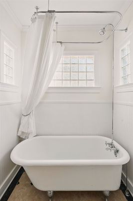 Bathroom, Free Standing Baths, Interior