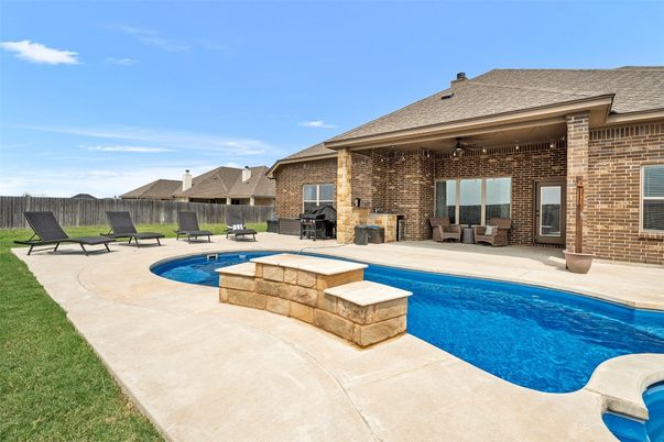 Exterior, Pool