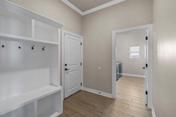 Interior, Washer, Wood Texture Flooring