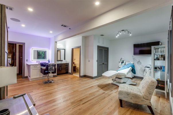 Home Office, Interior, Recessed Lighting, Wood Texture Flooring