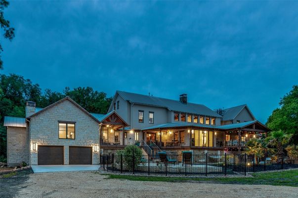 Backyard, Exterior, Facade, Modern