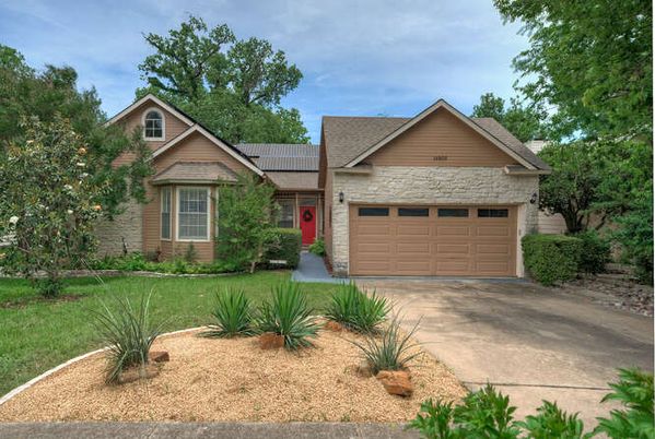 Attached, Exterior, Facade, Brick Traditional