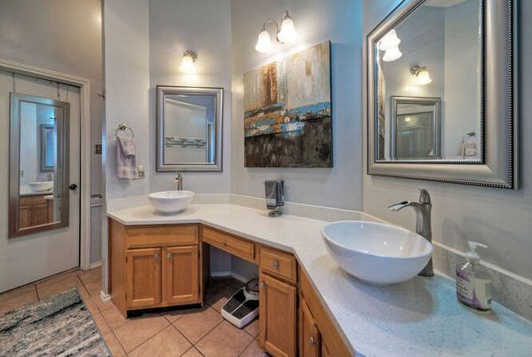 Bathroom, Dual Sink Vanities, Interior