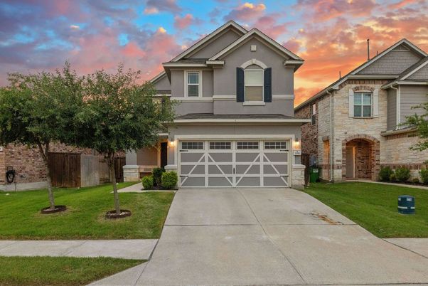 Attached, Exterior, Facade, American Craftsman