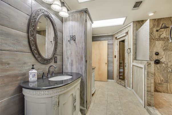 Bathroom, Interior, Recessed Lighting
