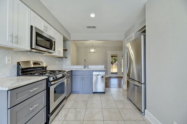 Interior, Kitchen, Pendant Lights, Recessed Lighting, Stainless Steel Appliances