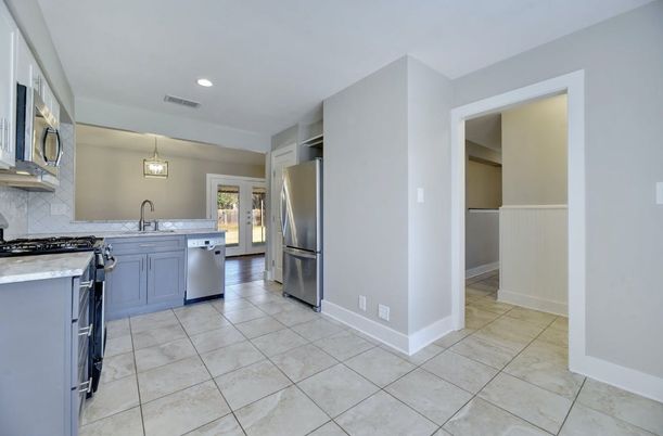 Interior, Kitchen, Pendant Lights, Recessed Lighting, Stainless Steel Appliances