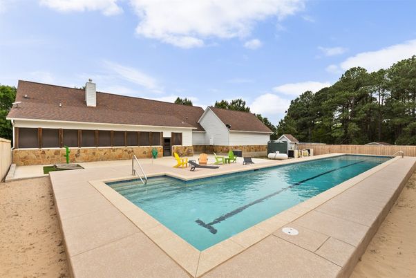 Exterior, Pool