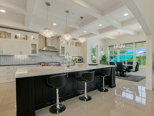 Chandelier, Dining room, Interior, Kitchen, Pendant Lights, Recessed Lighting, Stainless Steel Appliances, Water