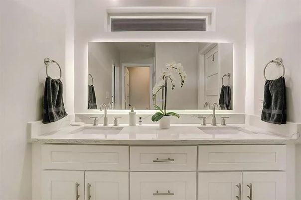 Bathroom, Dual Sink Vanities, Interior