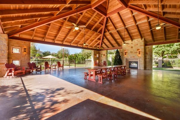 Exterior, Fireplace, Pool