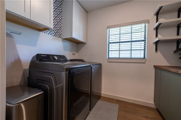 Interior, Washer, Wood Texture Flooring