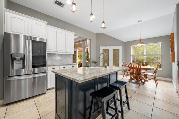 Dining room, Interior, Kitchen, Pendant Lights, Stainless Steel Appliances