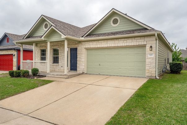 Attached, Exterior, Facade, American Craftsman