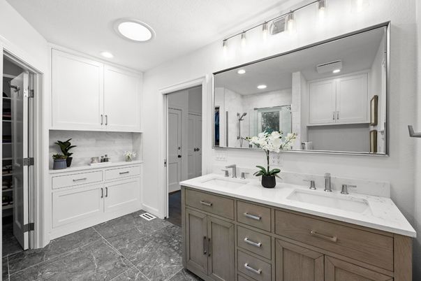 Bathroom, Dual Sink Vanities, Interior, Recessed Lighting
