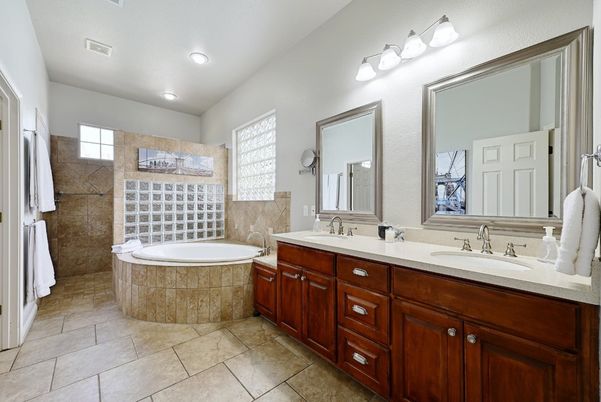 Bathroom, Dual Sink Vanities, Interior, Recessed Lighting