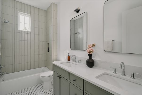Bathroom, Dual Sink Vanities, Interior