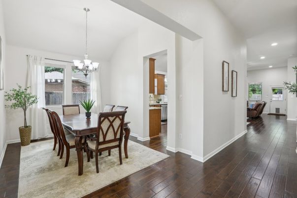 Chandelier, Dining room, Interior, Recessed Lighting, Wood Texture Flooring