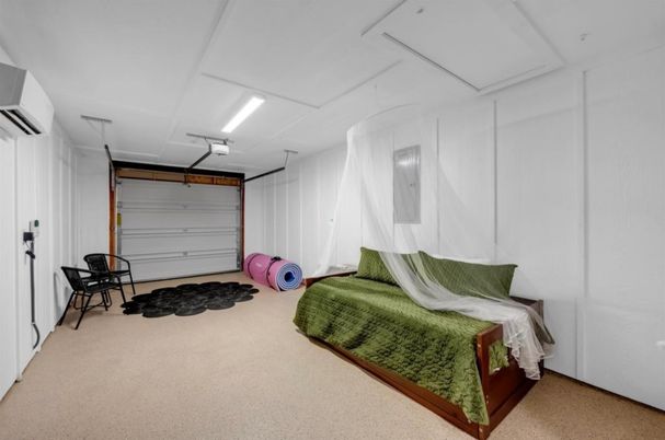 Garage, Interior