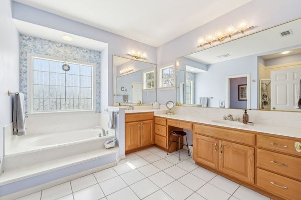 Bathroom, Dual Sink Vanities, Interior, Recessed Lighting