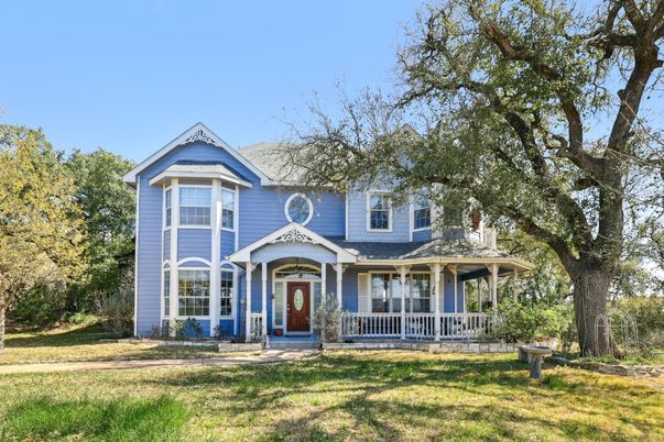Backyard, Exterior, Facade, Queen Anne Victorian