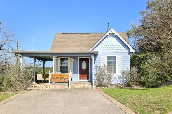 Exterior, Facade, Cape Cod