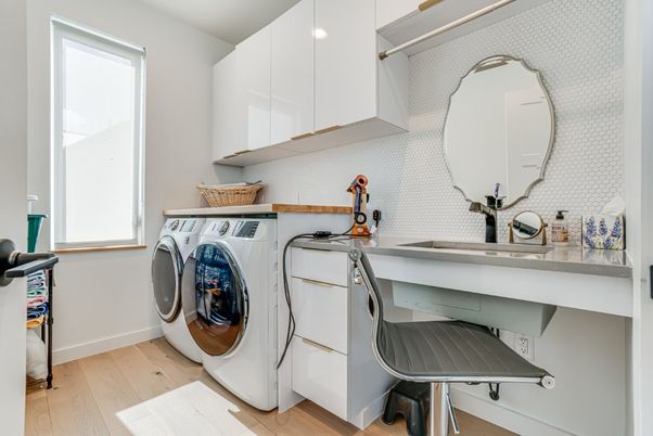 Interior, Washer, Wood Texture Flooring
