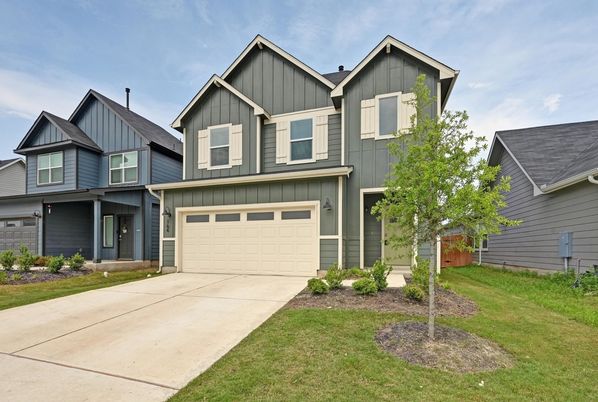 Attached, Exterior, Facade, Farmhouse