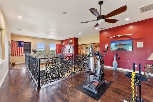 Fitness Equipment, Interior, Recessed Lighting, Wood Texture Flooring