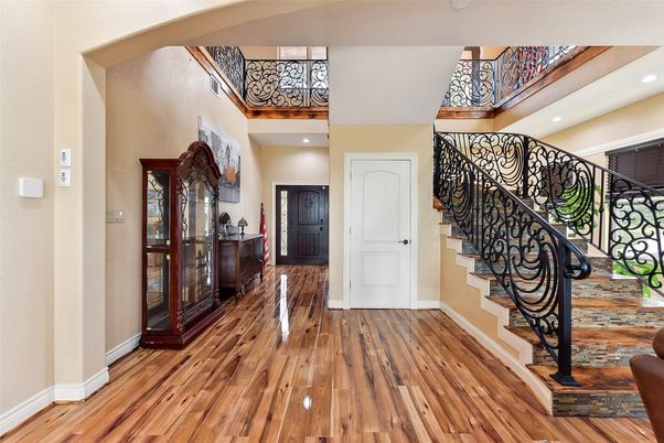 Interior, Recessed Lighting, Wood Texture Flooring