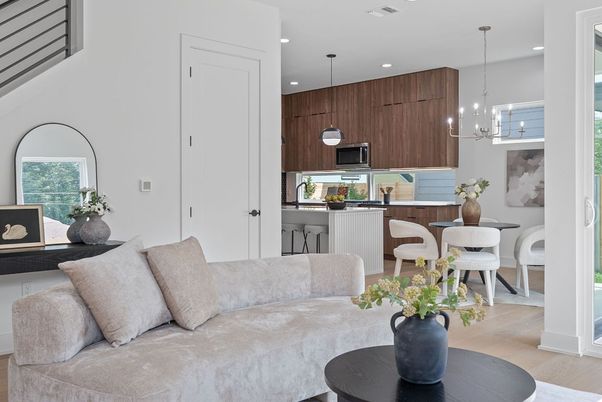 Chandelier, Dining room, Interior, Kitchen, Pendant Lights, Recessed Lighting, Wood Texture Flooring