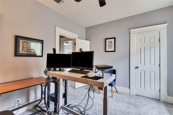 Home Office, Interior