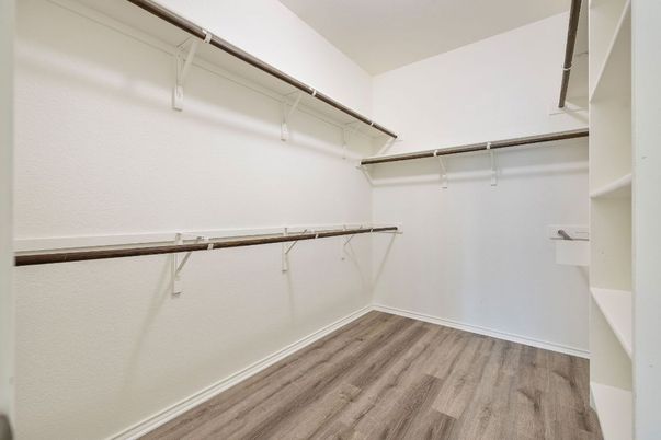 Interior, Walk-in Closets, Wood Texture Flooring