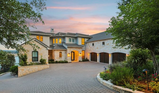 Attached, Exterior, Facade, Mediterranean