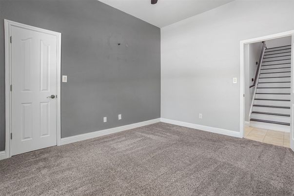 Empty room, Interior