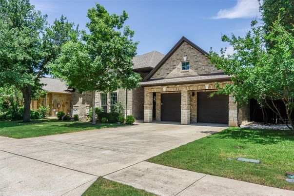 Attached, Exterior, Facade, Brick Traditional