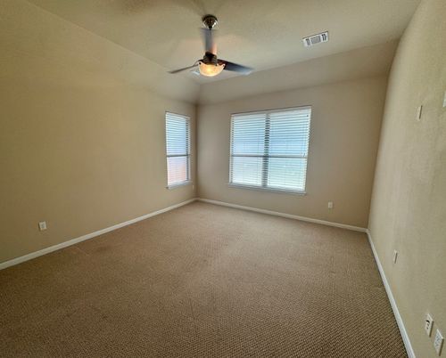 Empty room, Interior