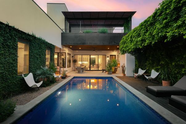 Exterior, Pool