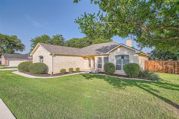 Attached, Backyard, Exterior, Facade, Brick Facade, Ranch