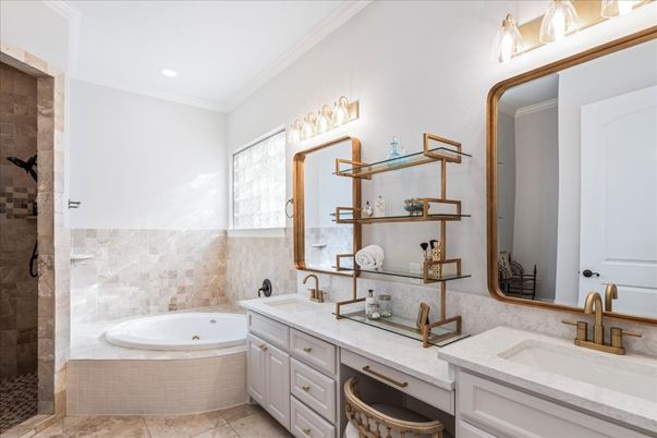 Bathroom, Dual Sink Vanities, Interior, Recessed Lighting