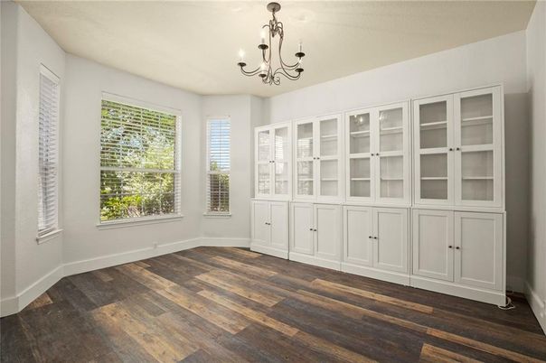 Chandelier, Empty room, Interior, Wood Texture Flooring